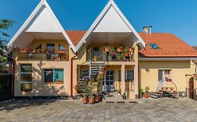 Rose Apartment